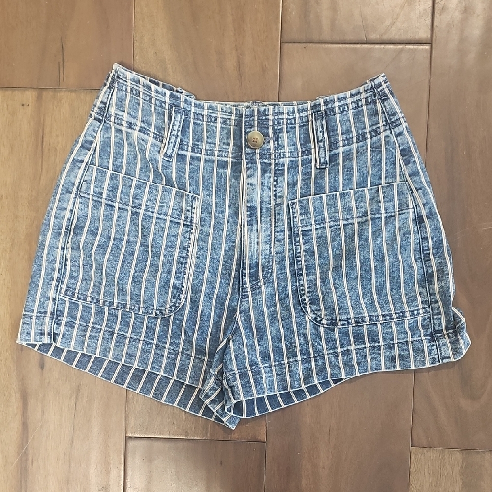 American Eagle Lightweight Striped Denim Shorts Size 2